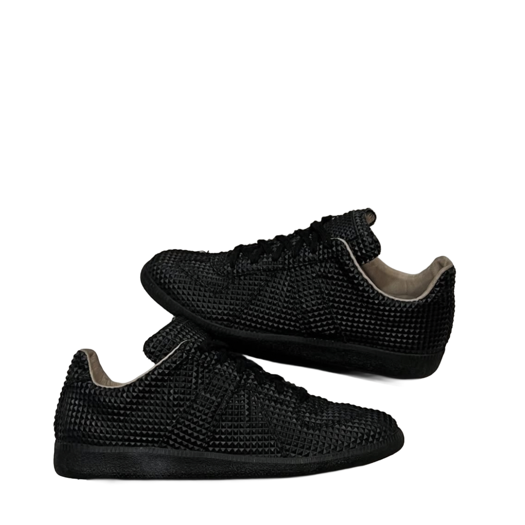 MAISON MARGIELA GAT LOW “BLACK SPIKED”