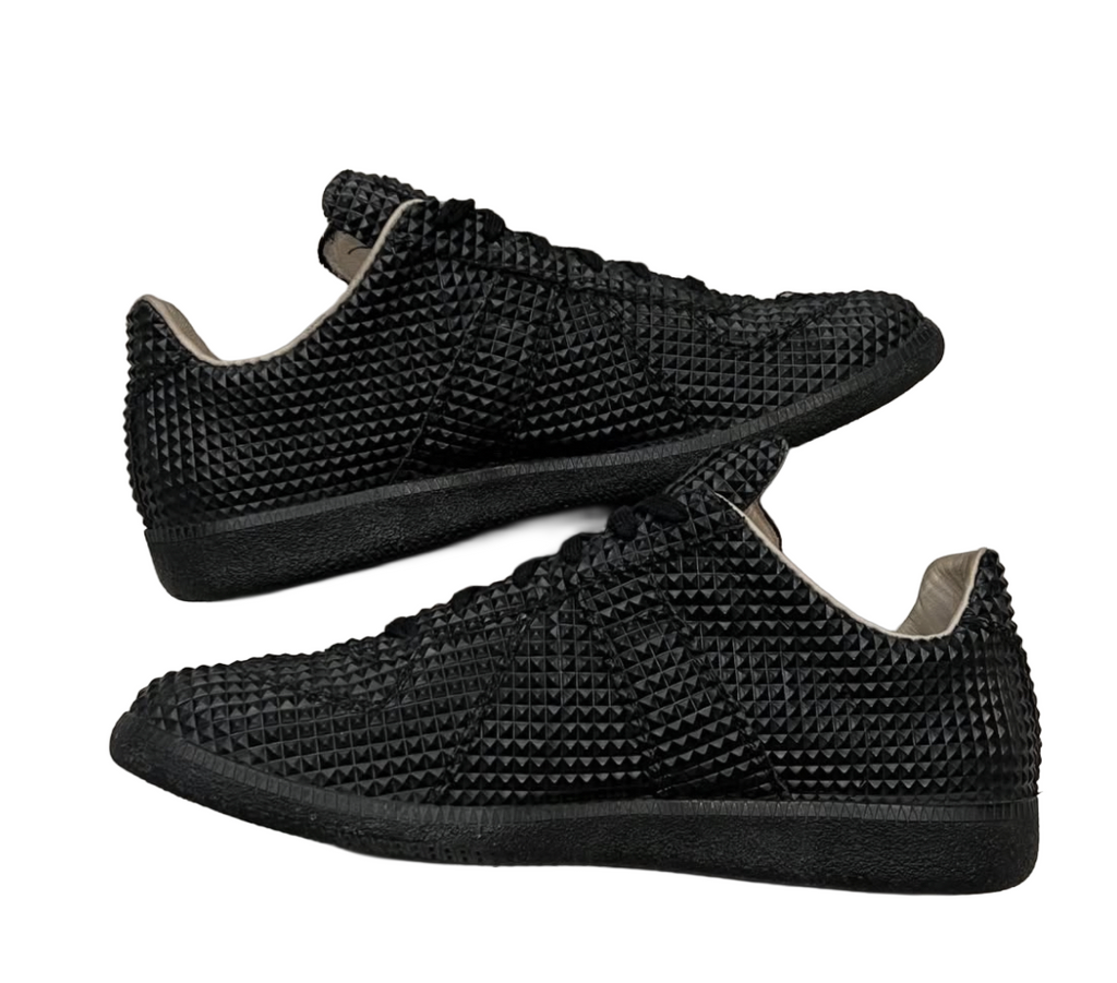 MAISON MARGIELA GAT LOW “BLACK SPIKED”