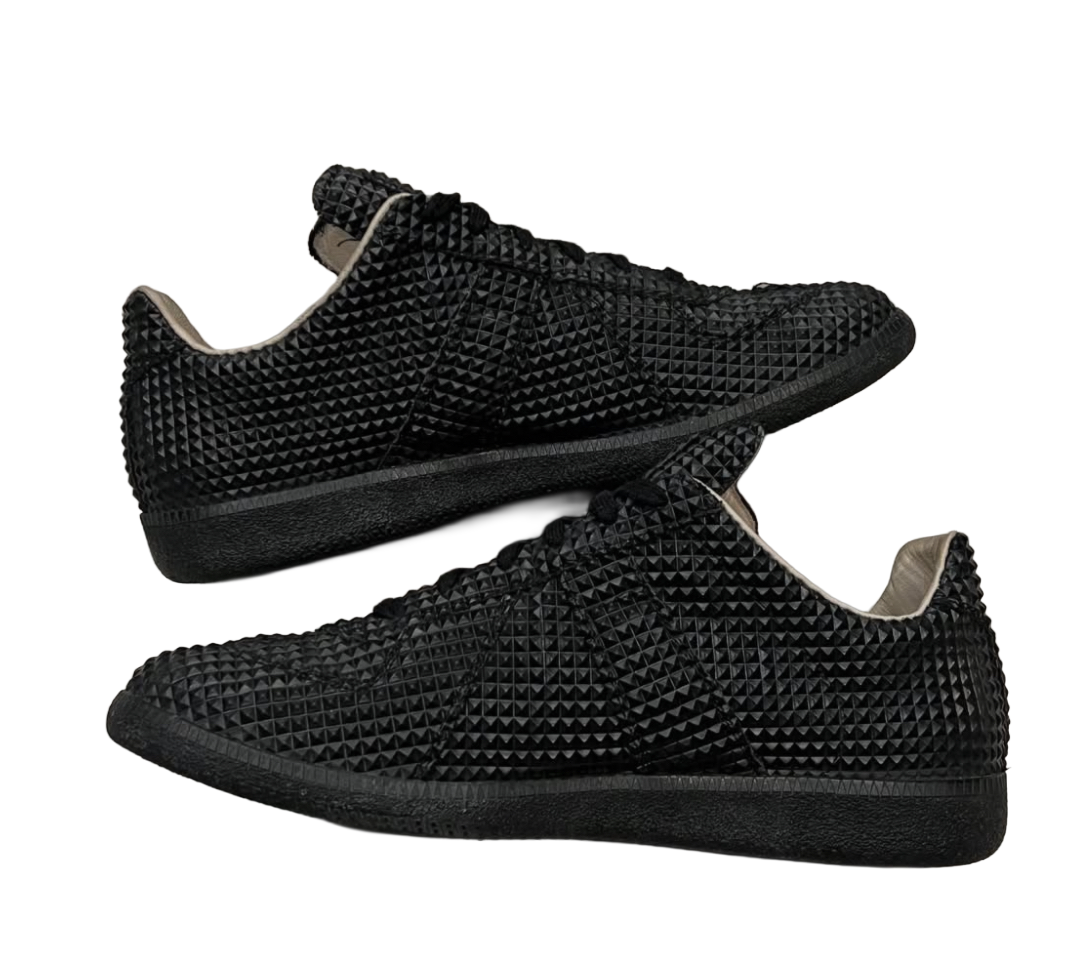 MAISON MARGIELA GAT LOW “BLACK SPIKED”