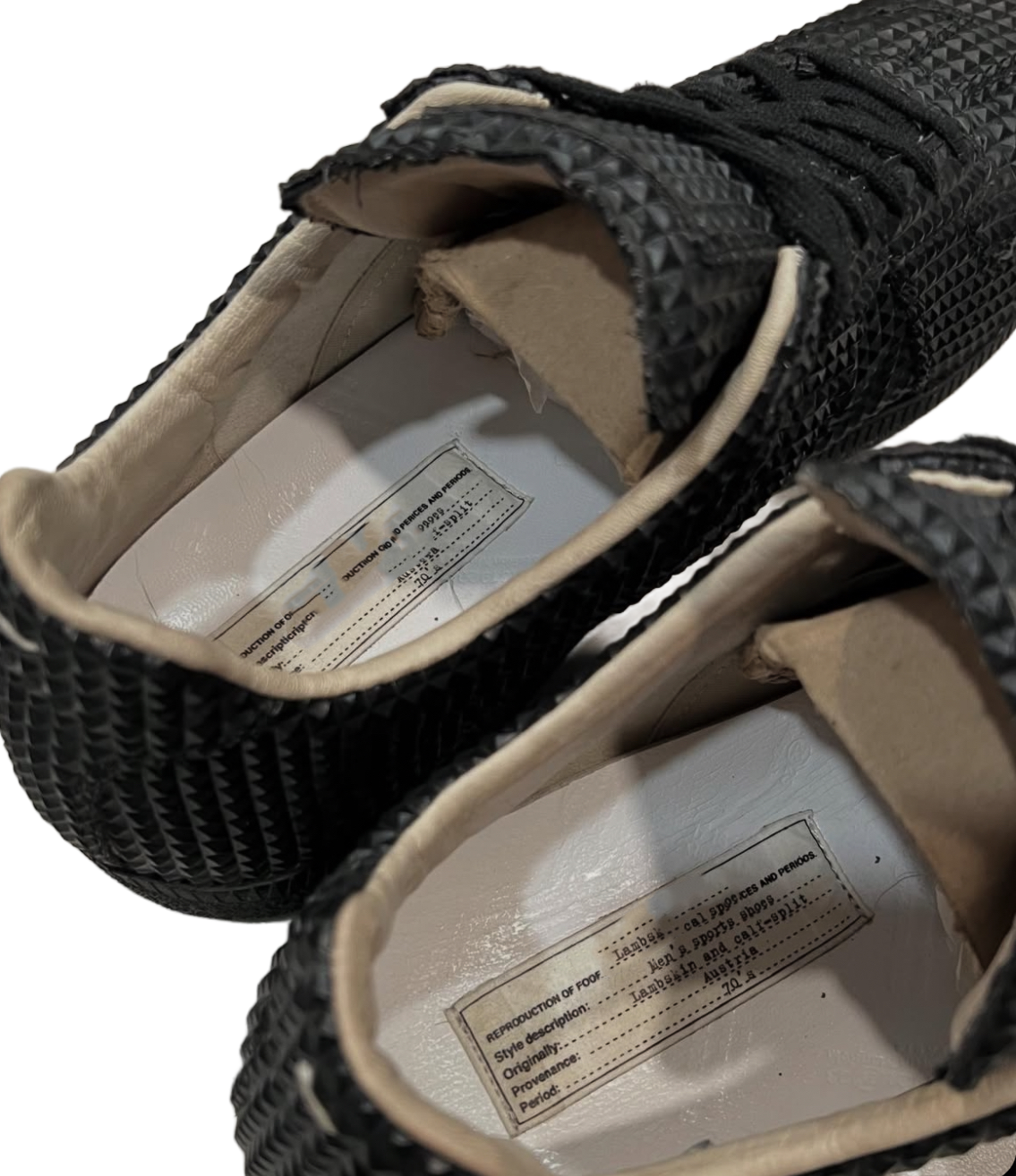MAISON MARGIELA GAT LOW “BLACK SPIKED”