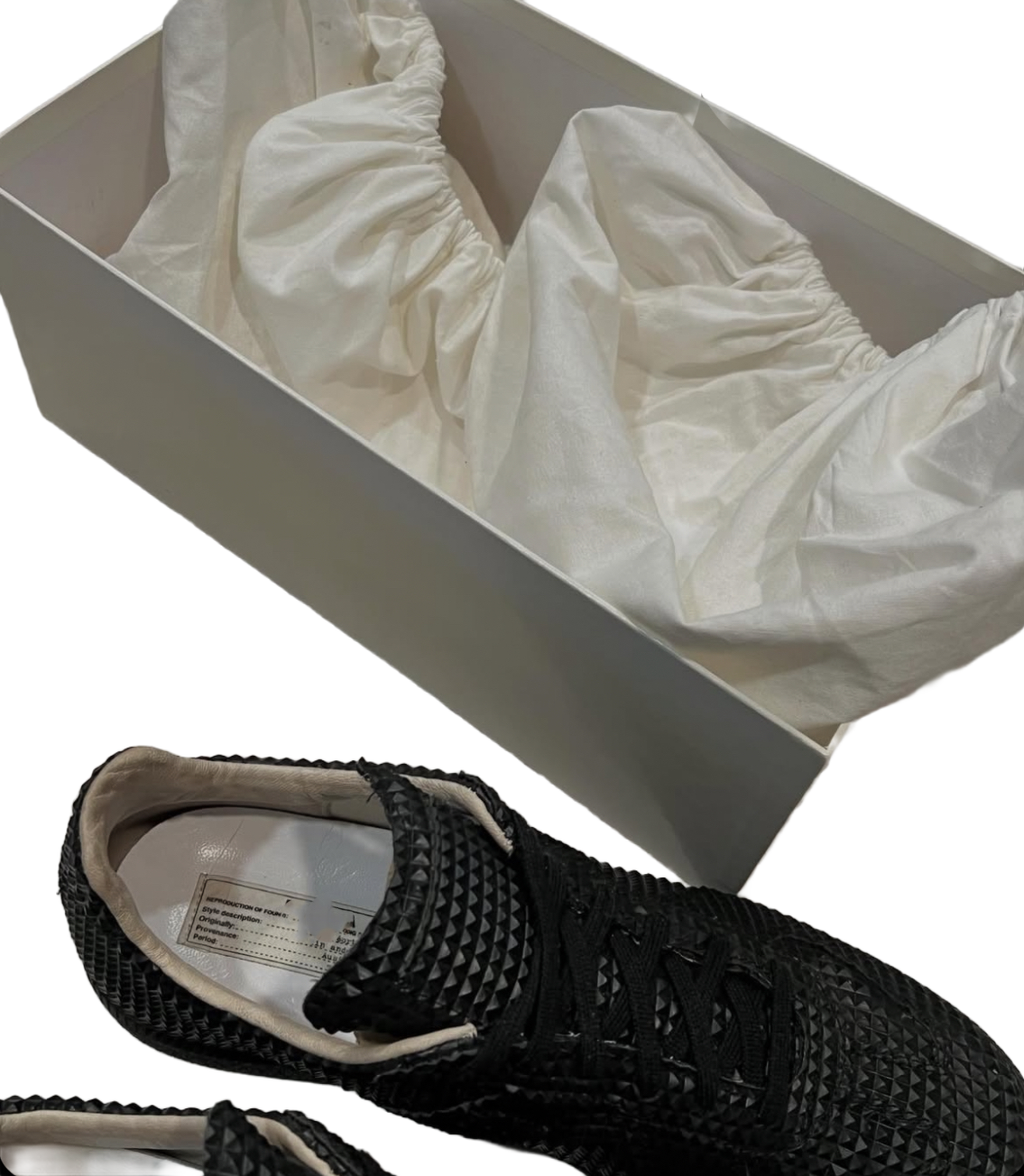 MAISON MARGIELA GAT LOW “BLACK SPIKED”